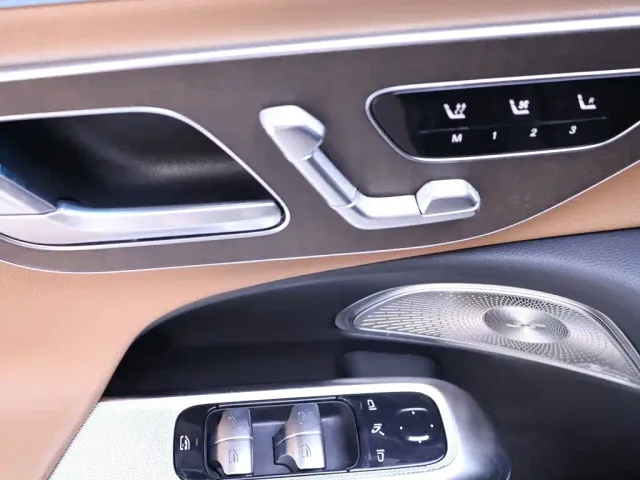 Mercedes-Benz E-Class — Фото автомобиля 18
