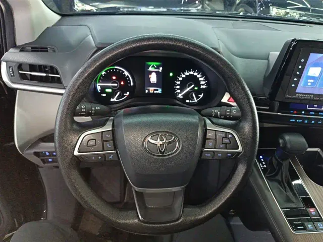 Toyota Sienna — Фото автомобиля 10