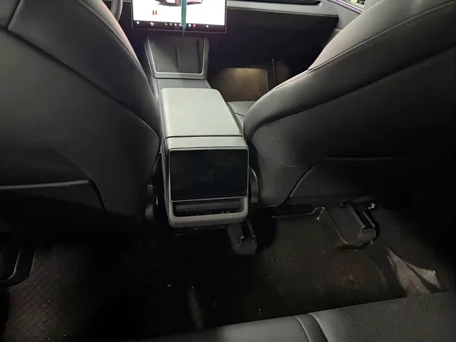Tesla Model Y — Фото автомобиля 9