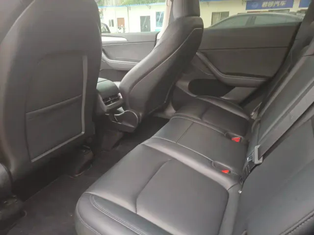Tesla Model Y — Фото автомобиля 9