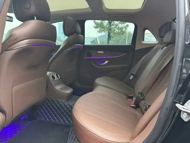 Mercedes-Benz E-Class — Фото автомобиля 6