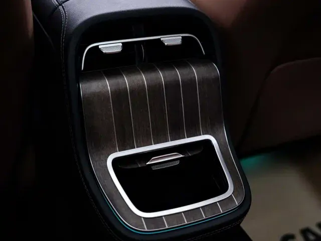 Mercedes-Benz E-Class — Фото автомобиля 23
