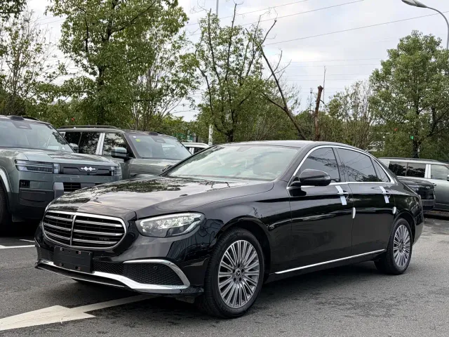 Фотография автомобиля — Mercedes-Benz E-Class