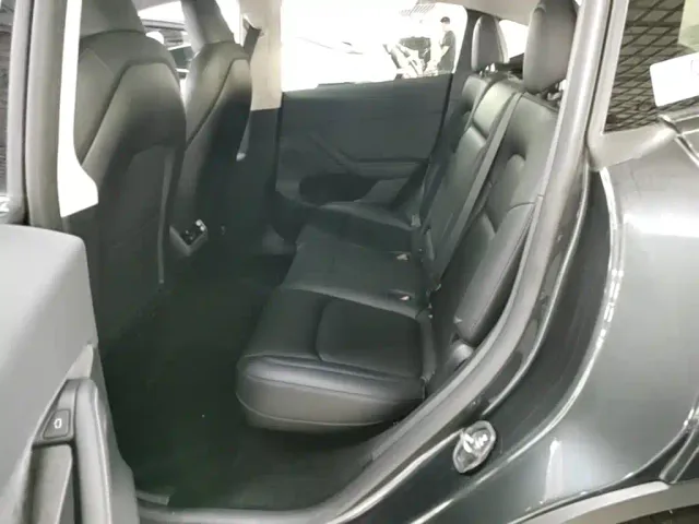 Tesla Model Y — Фото автомобиля 16