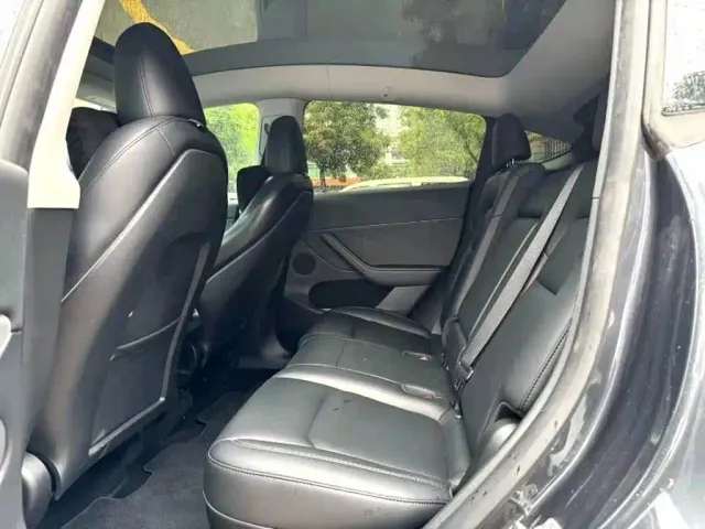 Tesla Model Y — Фото автомобиля 6