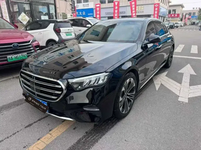 Фотография автомобиля — Mercedes-Benz E-Class