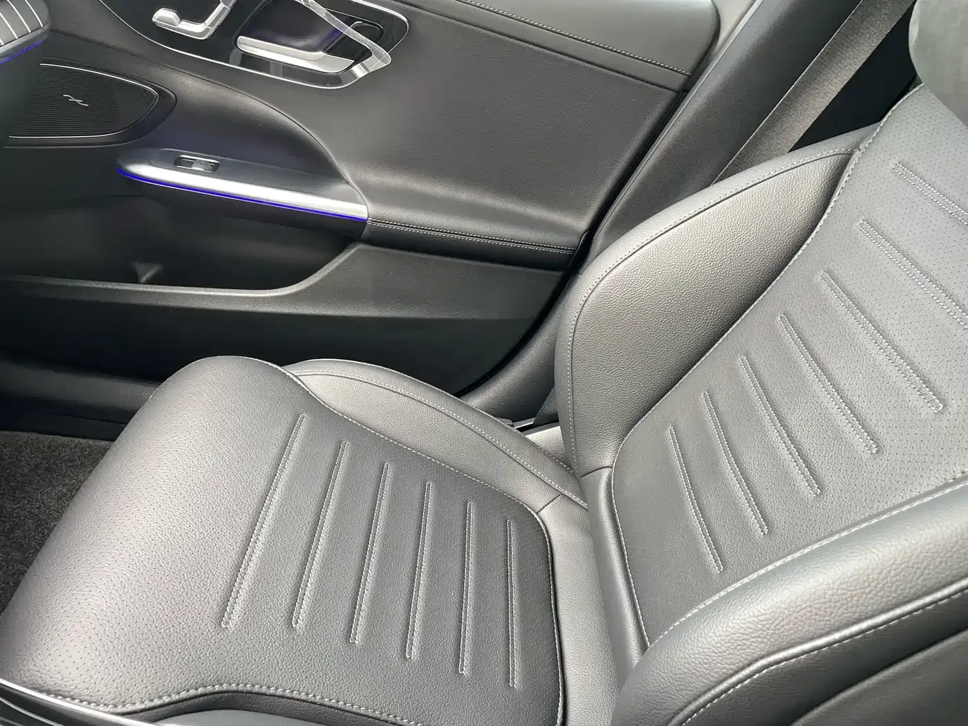 Mercedes-Benz Mercedes-Benz C-Class 2025 C 260 L Sport Edition — Фото автомобиля 14