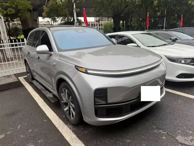 Li Auto L8 — Фото автомобиля 2