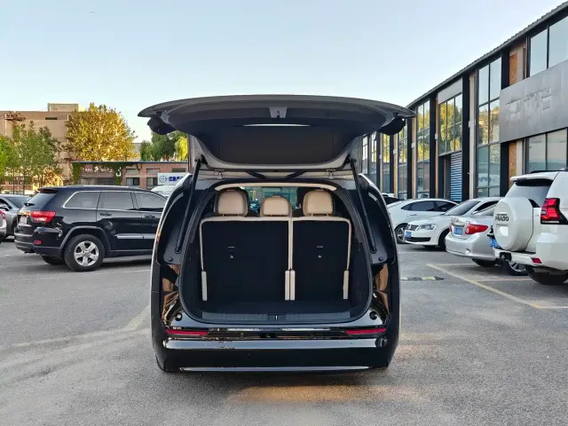 Li Auto MEGA — Фото автомобиля 27