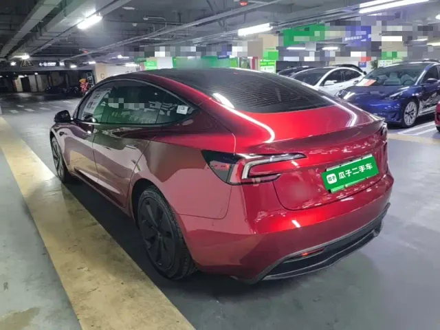 Tesla Model 3 — Фото автомобиля 4