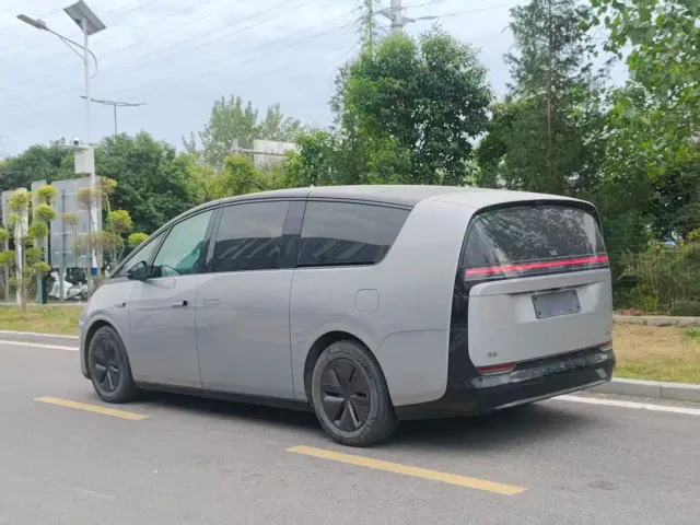 Li Auto MEGA — Фото автомобиля 8