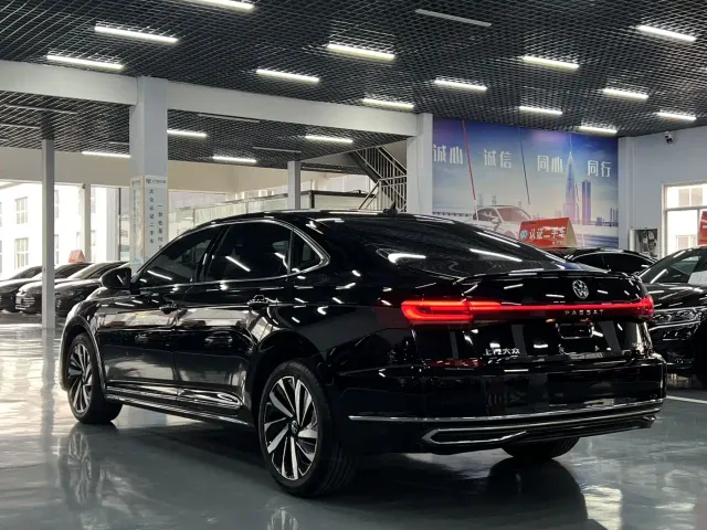 Volkswagen Passat — Фото автомобиля 7