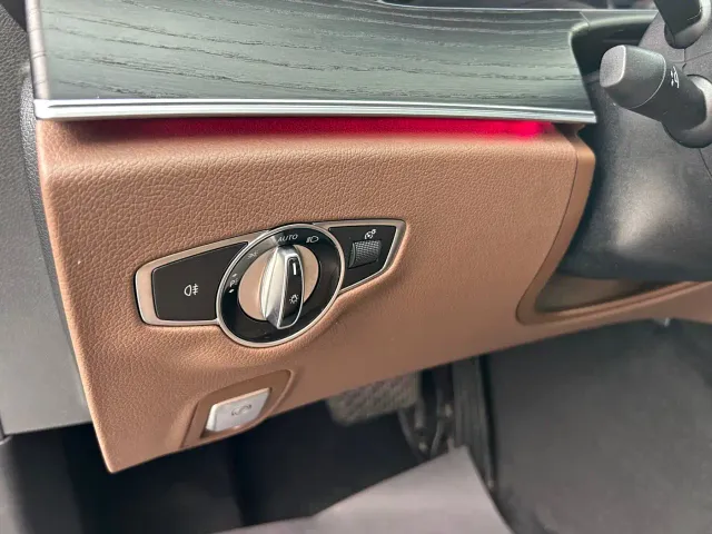 Mercedes-Benz E-Class — Фото автомобиля 29