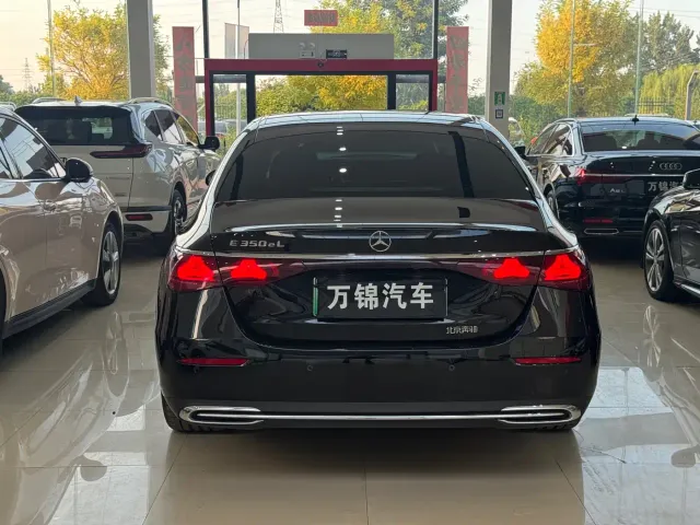 Mercedes-Benz E-Class — Фото автомобиля 4