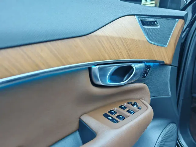 Volvo XC90 — Фото автомобиля 7