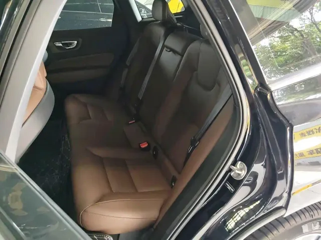 Volvo XC60 — Фото автомобиля 4