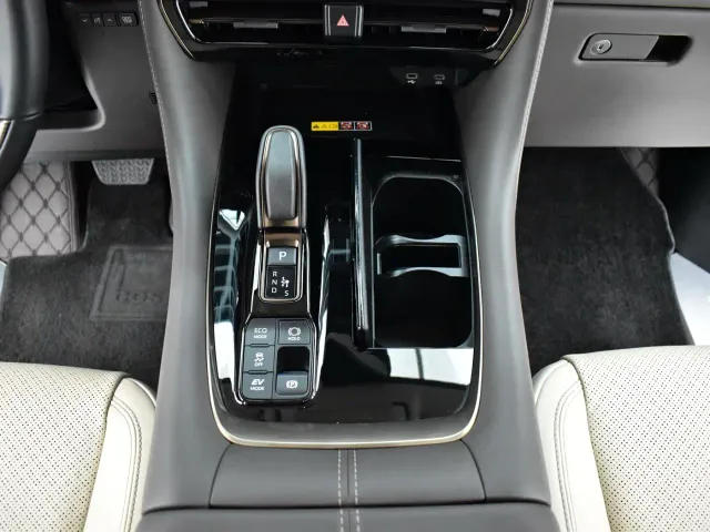 Toyota Alphard — Фото автомобиля 9