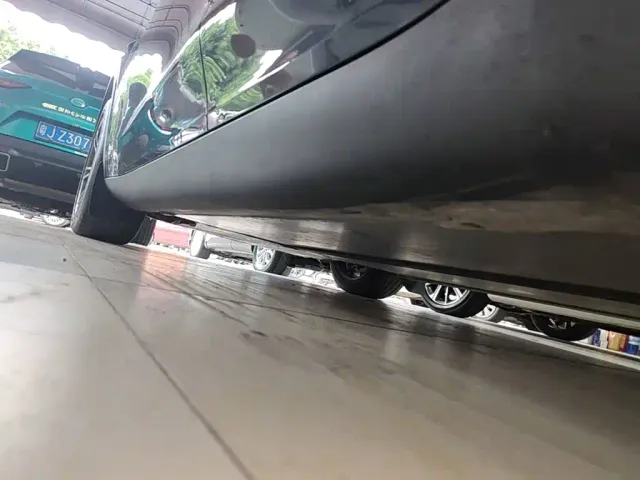 Tesla Model Y — Фото автомобиля 21