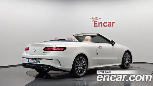 Mercedes-Benz E-Class — Фото автомобиля 2