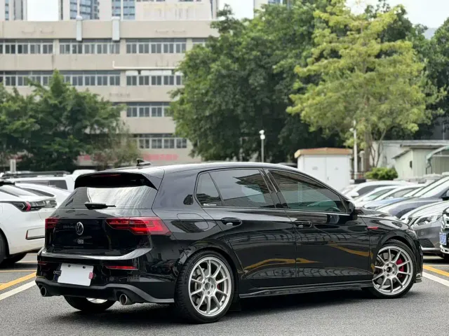 Volkswagen Golf GTI — Фото автомобиля 3