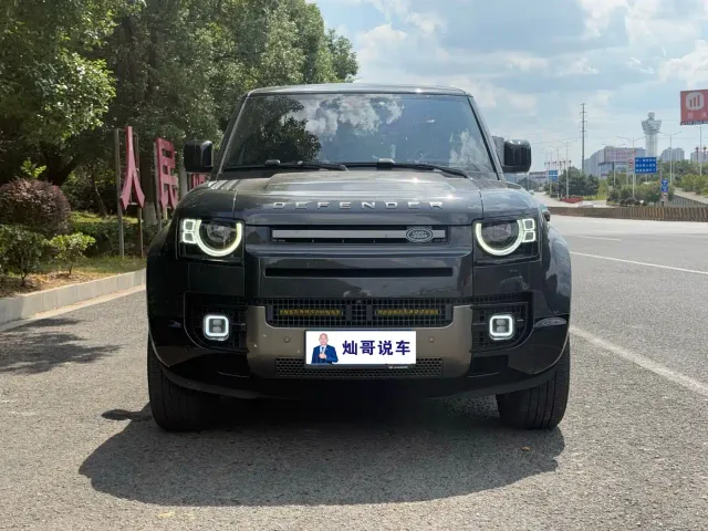 Land Rover Defender — Фото автомобиля 2