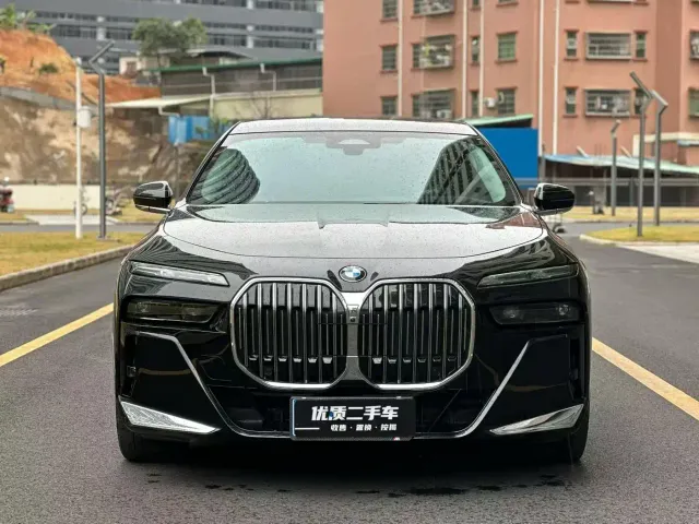 BMW 7 Series — Фото автомобиля 2
