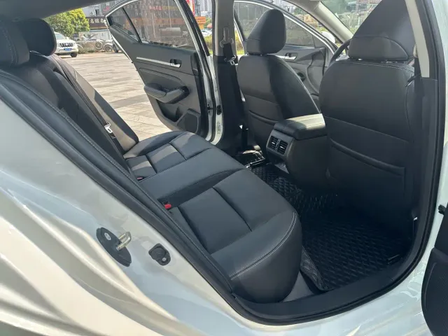 Nissan Teana — Фото автомобиля 11