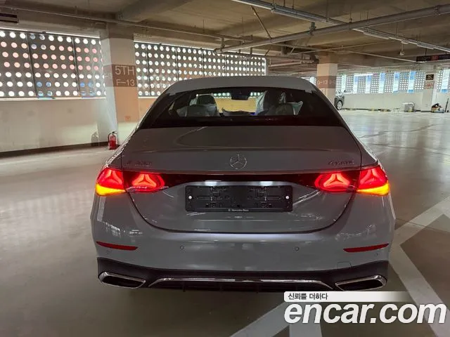 Mercedes-Benz E-Class — Фото автомобиля 2