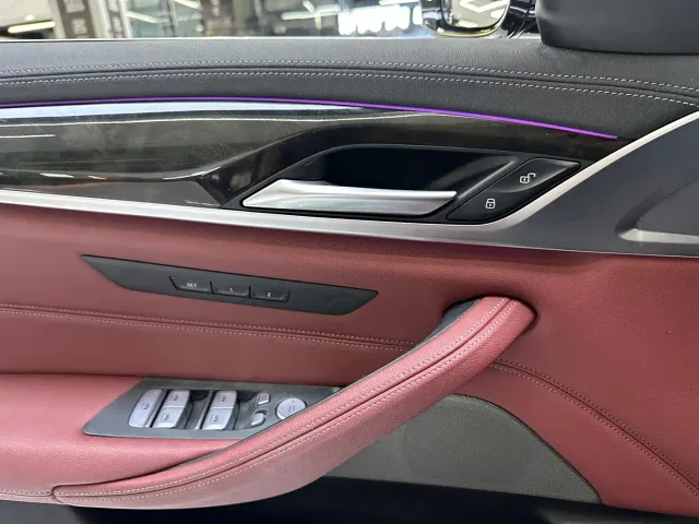 BMW 5 Series — Фото автомобиля 10