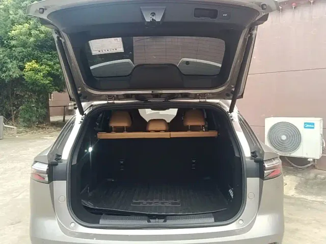 Roewe RX5 — Фото автомобиля 18