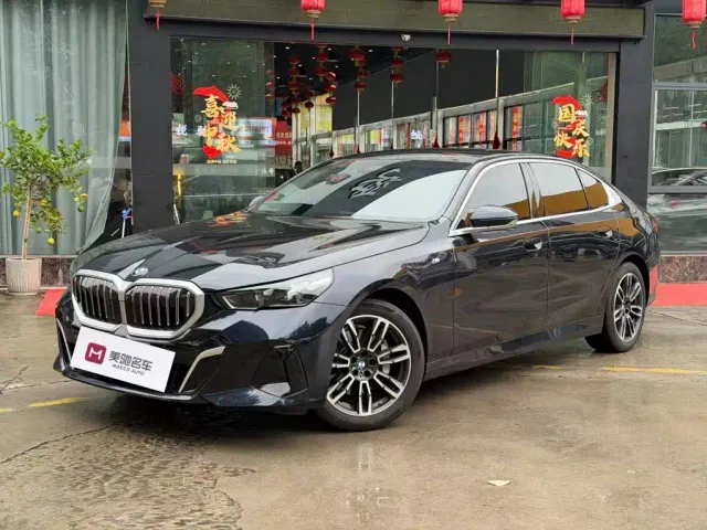 Фотография автомобиля — BMW 5 Series
