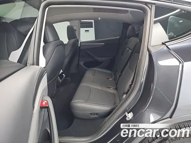 Tesla Model Y — Фото автомобиля 17
