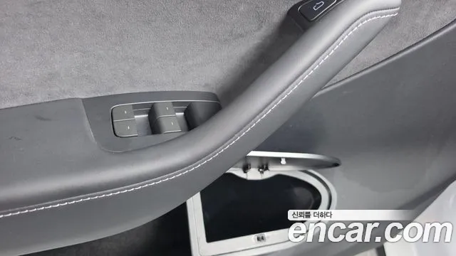 Tesla Model Y — Фото автомобиля 26