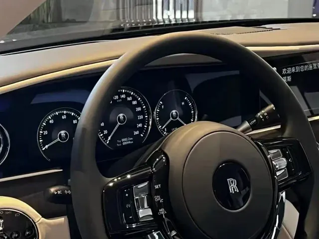 Rolls-Royce Ghost — Фото автомобиля 9