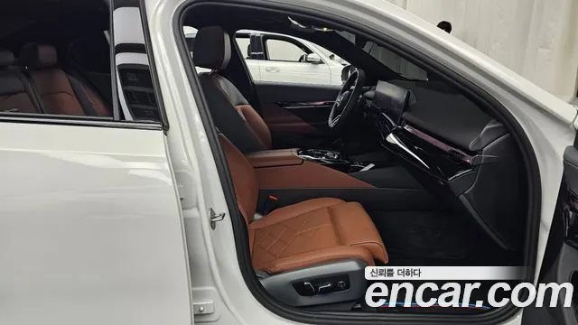 BMW 5 Series — Фото автомобиля 16