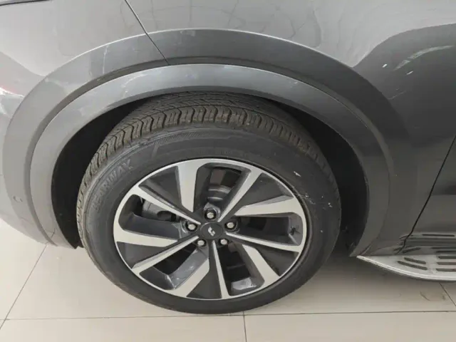 Li Auto ONE — Фото автомобиля 22