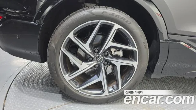 Audi Q6 e-tron — Фото автомобиля 4