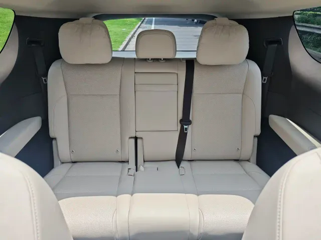 Li Auto MEGA — Фото автомобиля 11