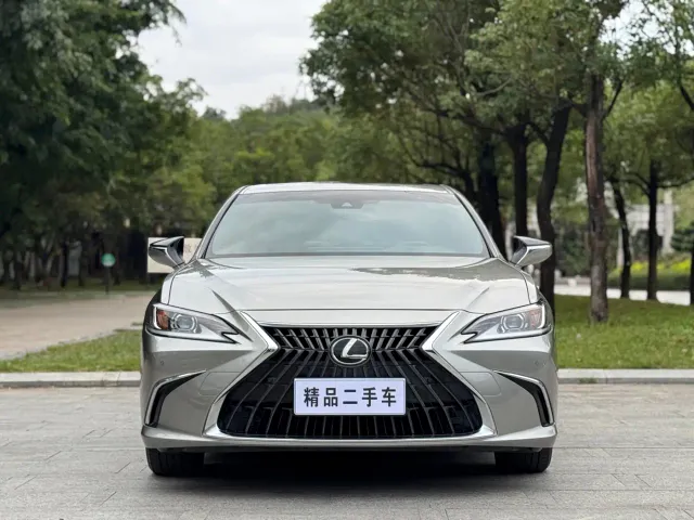 Lexus ES — Фото автомобиля 2