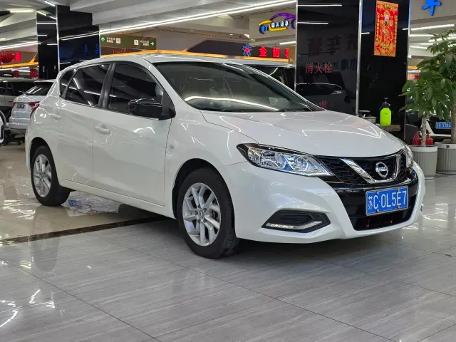 Nissan Tiida — Фото автомобиля 3