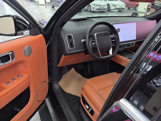 Li Auto L9 — Фото автомобиля 15