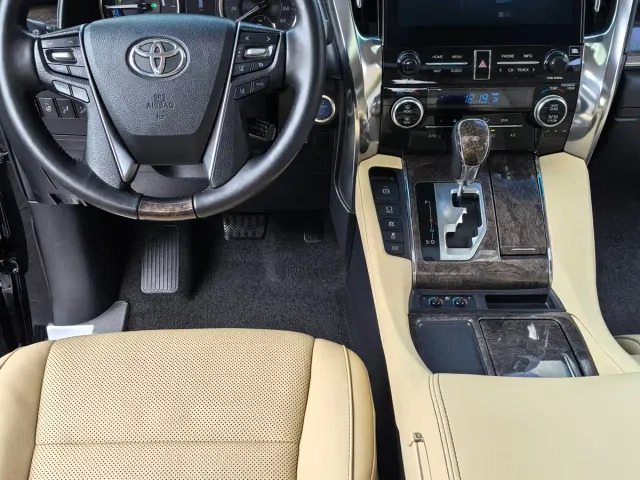 Toyota Alphard — Фото автомобиля 5