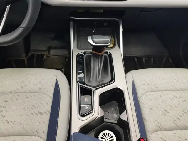 Geely Emgrand — Фото автомобиля 16