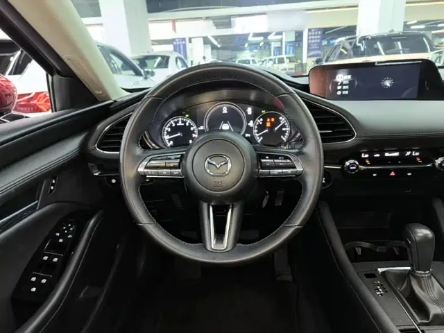 Mazda Axela — Фото автомобиля 6