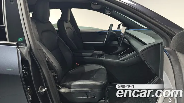 Tesla Model Y — Фото автомобиля 26