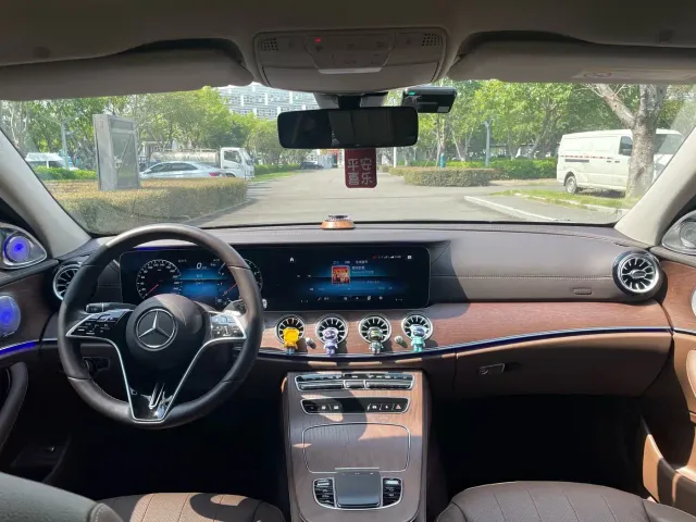 Mercedes-Benz E-Class — Фото автомобиля 11