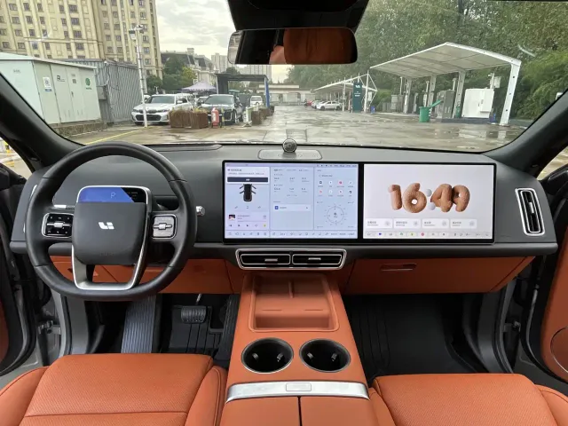 Li Auto L9 — Фото автомобиля 10