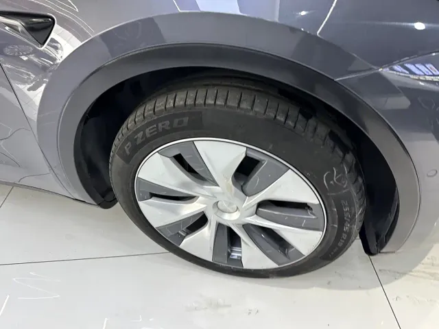 Tesla Model Y — Фото автомобиля 6