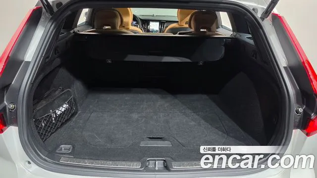 Вольво V60 V60 Cross Country 2 поколение B5 Ultimate AWD — Фото автомобиля 15