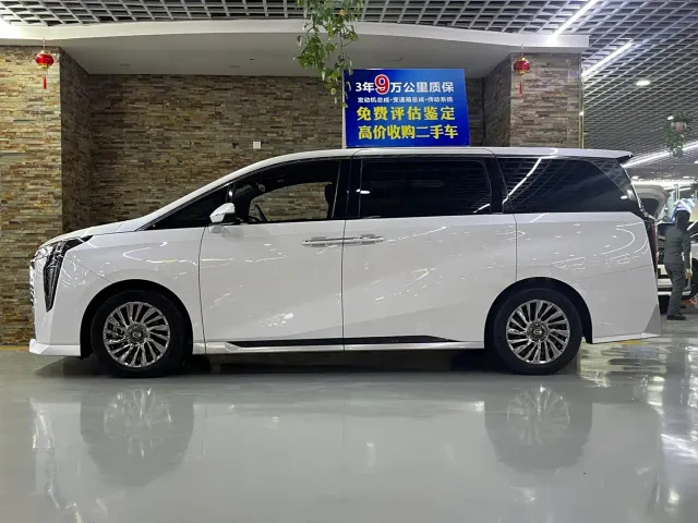 GAC Trumpchi M8 — Фото автомобиля 3